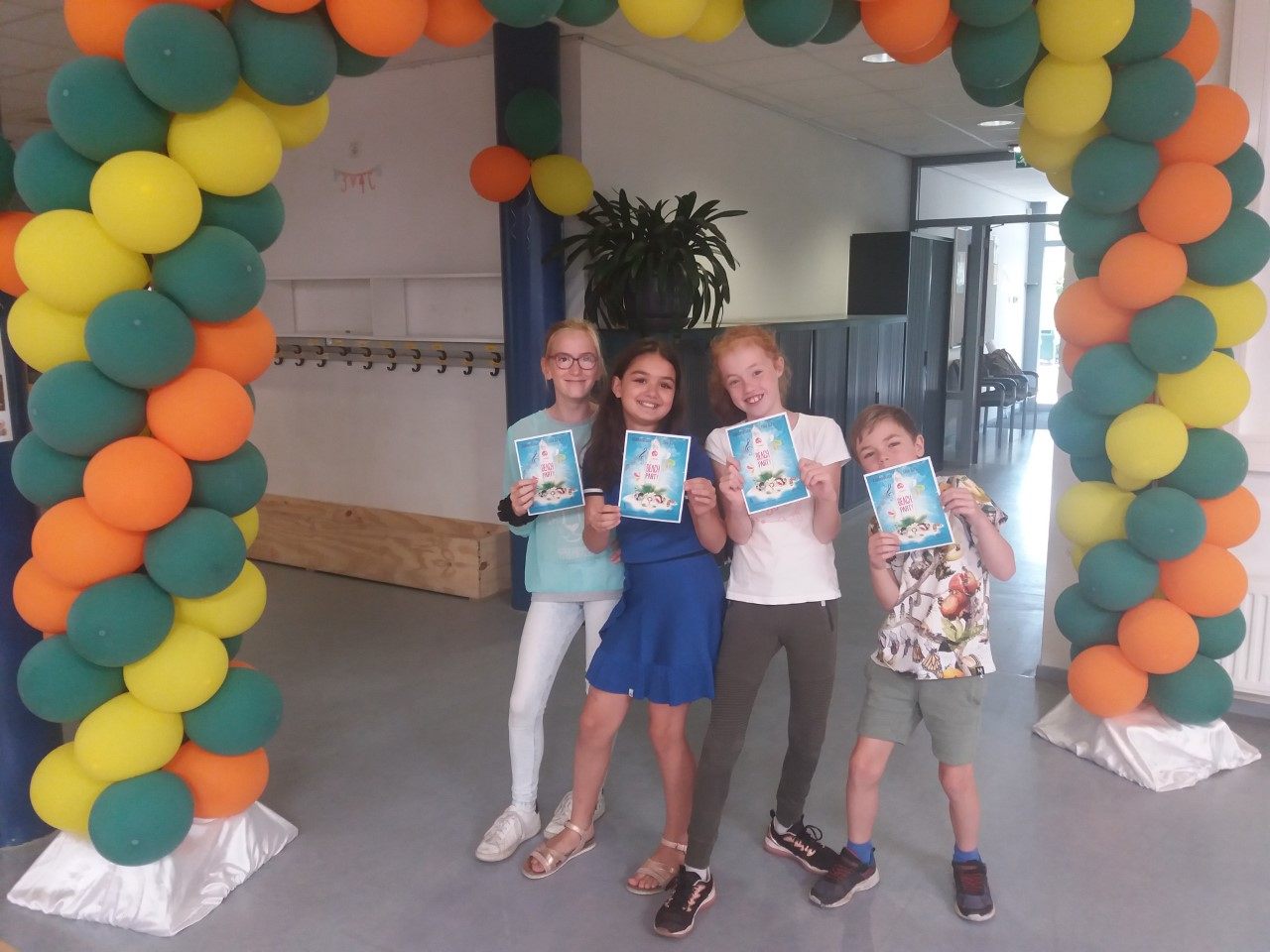 Super Kinderen organiseren eigen kinderdisco in Udenhout - Omroep Tilburg XV-02