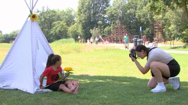 Naast een fotoshoot was er ook een springkussen in het Leijpark te vinden. Maar er stonden ook flesjes water en stukken fruit klaar voor de bezoekers.