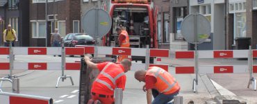 Veel straten in de stad stonden blank na de hoosbuien van dinsdag. Maar de wateroverlast op de kruising Kwaadeindstraat - Hasseltstraat was wel het grootst.