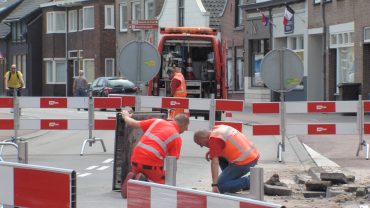 Veel straten in de stad stonden blank na de hoosbuien van dinsdag. Maar de wateroverlast op de kruising Kwaadeindstraat - Hasseltstraat was wel het grootst.