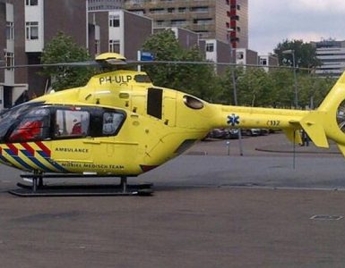 Rond kwart over tien kwam de melding binnen van een steekpartij aan de Marlestraat. Een traumahelikopter, drie ambulances en de politie rukten met spoed uit.