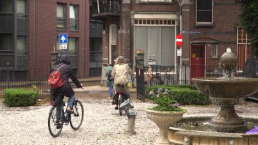 Drie groepen van dertig man publiek reden bij ‘Beethoven op de fiets’ per fiets door Tilburg. Op drie locaties genoten zij van kleinschalige concerten waar muziek van Beethoven ten gehore werd gebracht.