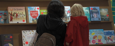 Dit jaar is ‘en toen?’ het thema voor de Kinderboekenweek, waarin we terug in de tijd gaan. De week is dit jaar van 30 september tot en met 11 oktober en gaat over de geschiedenis.