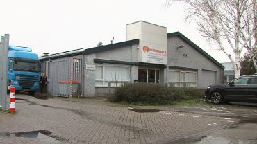 Er is goed en slecht nieuws voor de Tilburgse Voedselbank. Ze hebben eindelijk zicht gekregen op een grotere nieuwe locatie aan de Siriusstraat. Tot teleurstelling van de voedselbank liet de gemeente namelijk weten dat er geen uitgifte van voedselpakketten aan gezinnen mag plaatsvinden.