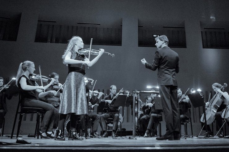 Op 15 april strijden vier jonge Tilburgse solisten om de ‘Young Classical Talent Award’ (YCTA). Het concert wordt live uitgezonden op de Facebookpagina’s van Kamerata Zuid en Omroep Tilburg.