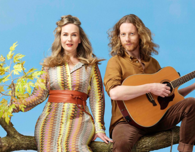 Onder de noemer Reeshof Theater wordt een gloednieuwe reeks voorstellingen gepresenteerd in de Heyhoef, met onder meer de muzikale voorstelling ‘Een andere wereld’ van het duo De Andersons.