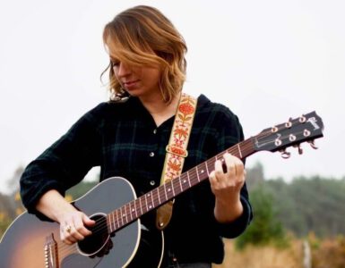 Singer-songwriter Stephanie Struijk, eerder al te bewonderen in Paradox, keert binnenkort terug met haar eigen trio, bestaande uit Bernard Gepken en Reyer Zwart.